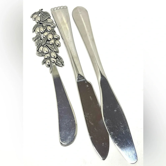 NWT set of Three Stainless Steel Spreaders.​ - Picture 3 of 4